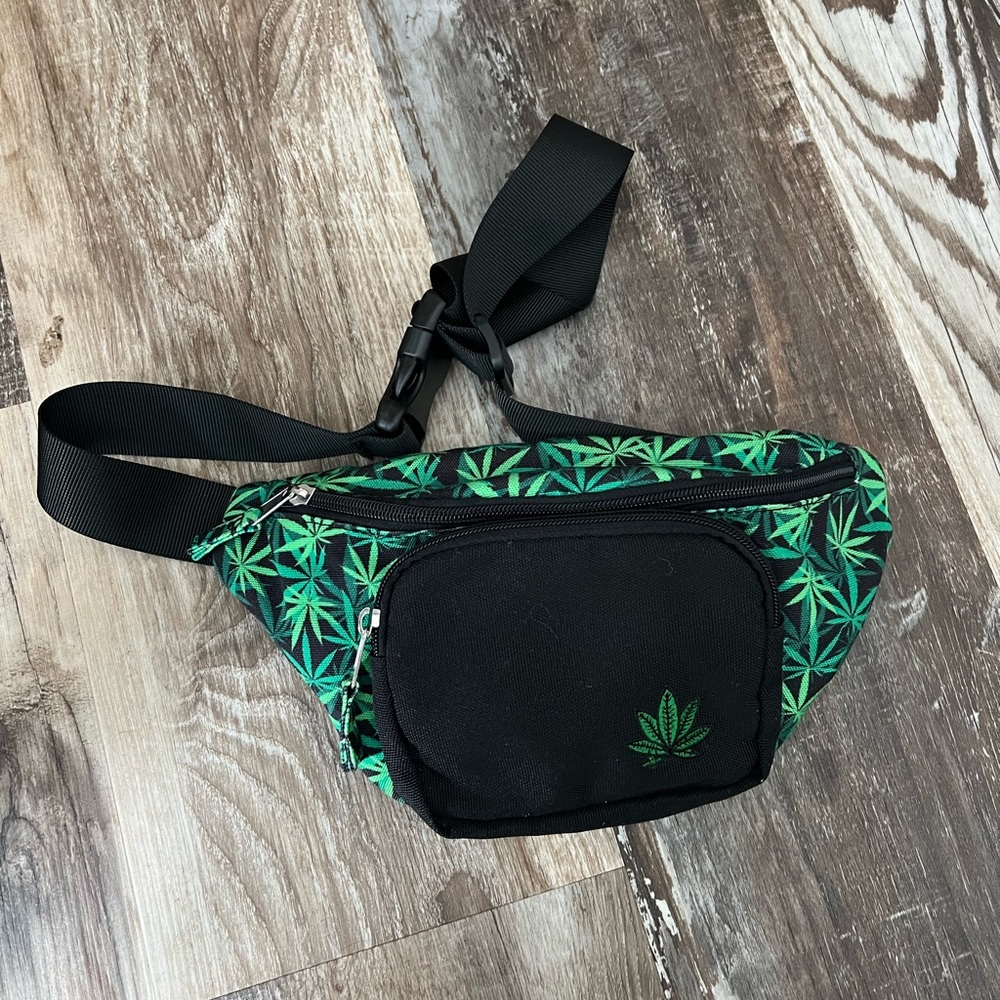 Green Leaf Patterned Fanny Pack